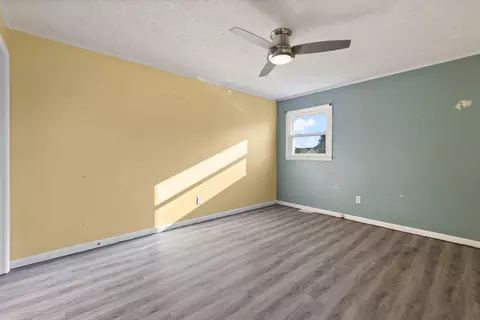 Bedroom - 33 Springfield Cir, Corbin, KY 40701 photo 8 of 9