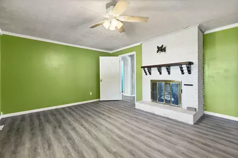 Living - 33 Springfield Cir, Corbin, KY 40701 photo 5 of 10