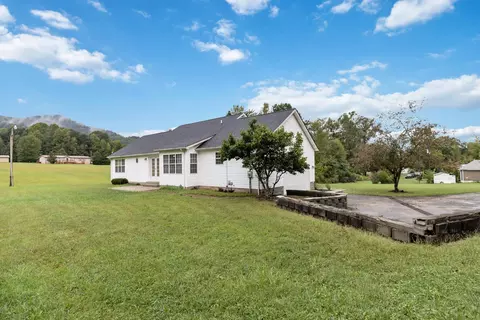 Exterior - 20 Oak Leaf Ln, Williamsburg, KY 40769 photo 7 of 9