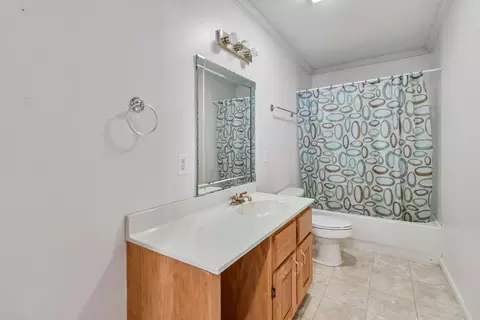 Bath - 20 Oak Leaf Ln, Williamsburg, KY 40769 photo 1 of 4