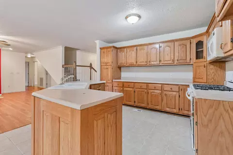 Kitchen - 20 Oak Leaf Ln, Williamsburg, KY 40769 photo 3 of 3