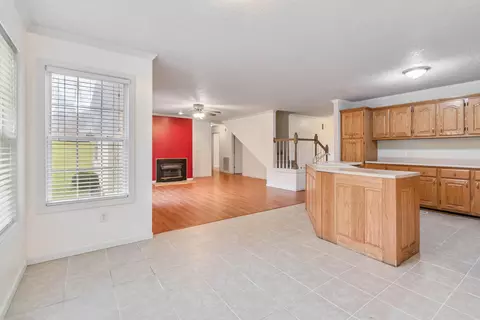 Living - 20 Oak Leaf Ln, Williamsburg, KY 40769 photo 8 of 11