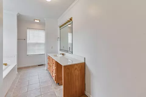 Bath - 20 Oak Leaf Ln, Williamsburg, KY 40769 photo 2 of 4