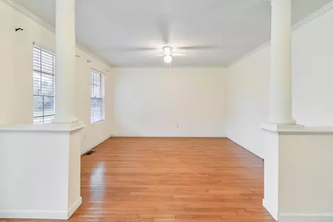 Living - 20 Oak Leaf Ln, Williamsburg, KY 40769 photo 2 of 11