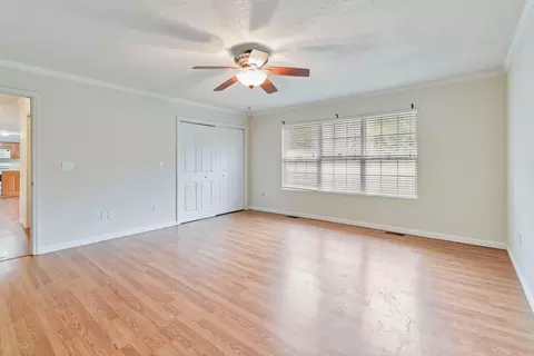 Living - 20 Oak Leaf Ln, Williamsburg, KY 40769 photo 11 of 11