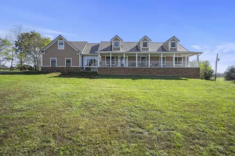 104 Hawkins Ln, Salvisa, KY 40372