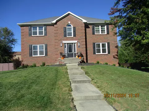 1382 Lannock Dr, Danville, KY 40422