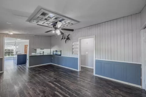 Living - 1860 Junction Pike, Berry, KY 41003 photo 4 of 5