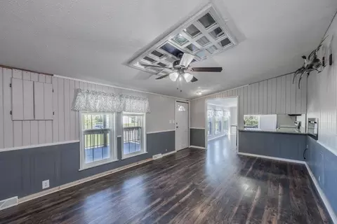 Living - 1860 Junction Pike, Berry, KY 41003 photo 3 of 5
