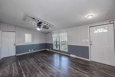 Living - 1860 Junction Pike, Berry, KY 41003 photo 2 of 5