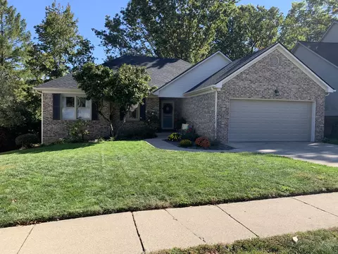 1014 SE Forest Lake Dr, Lexington, KY 40515
