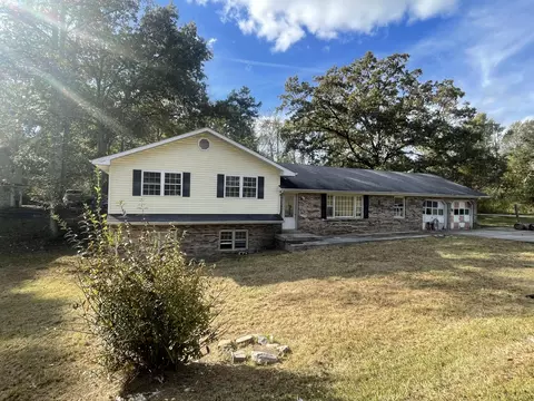 306 State Garage Rd, Whitley City, KY 42653