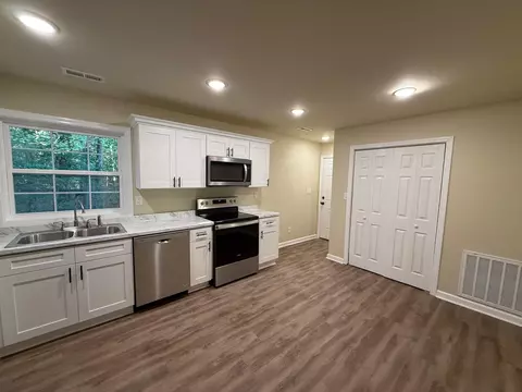Kitchen - 258 Dantley Dr, Corbin, KY 40701 photo 2 of 2