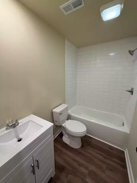Bath - 258 Dantley Dr, Corbin, KY 40701 photo 1 of 3
