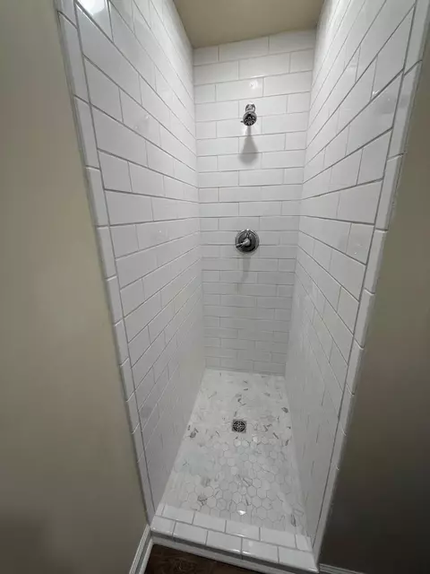 Bath - 258 Dantley Dr, Corbin, KY 40701 photo 3 of 3