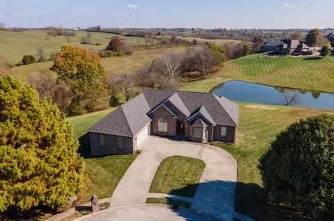 1042 Royal Crest Dr, Richmond, KY 40475