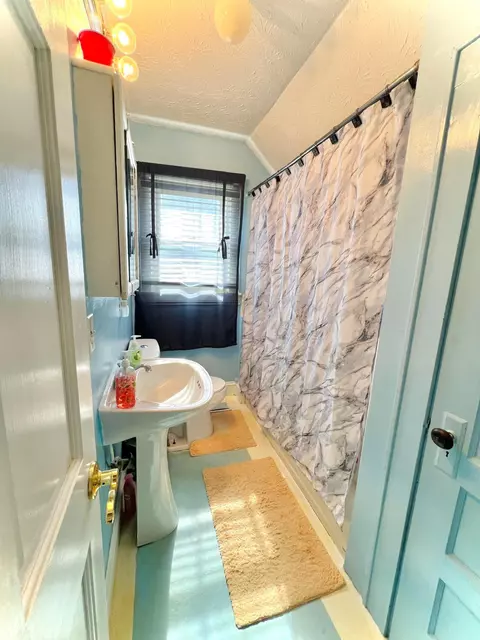 Bath - 312 Ball Ave, Corbin, KY 40701 photo 1 of 4