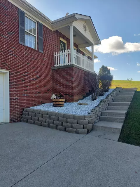 313 Brandon Ct, Berea, KY 40403 photo 3