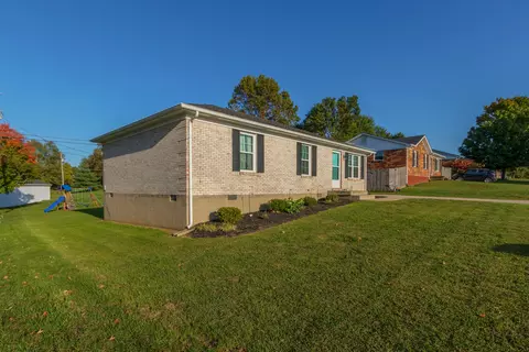 120 Robynwood Dr, Cynthiana, KY 41031