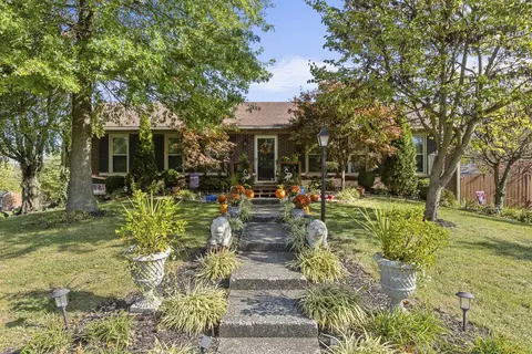 325 Southpoint Dr, Lexington, KY 40515