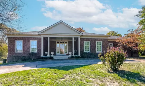 217 Helmsley Ln, Versailles, KY 40383
