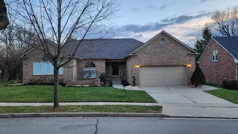 1052 Andover Forest Dr, Lexington, KY 40509