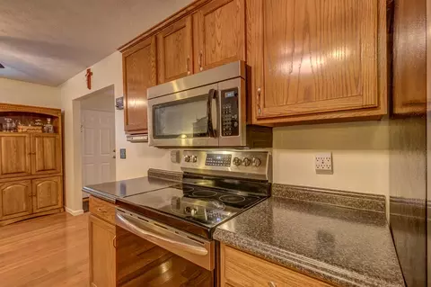 Kitchen - 247 Marcellus Dr, Berea, KY 40403 photo 6 of 7