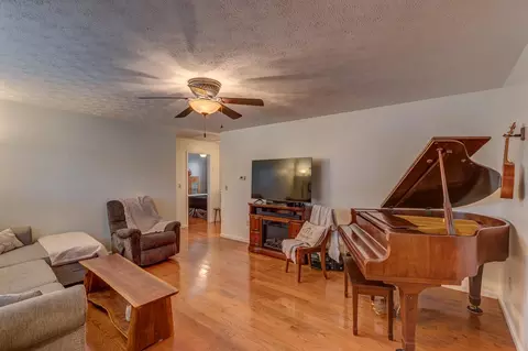 Living - 247 Marcellus Dr, Berea, KY 40403 photo 1 of 1
