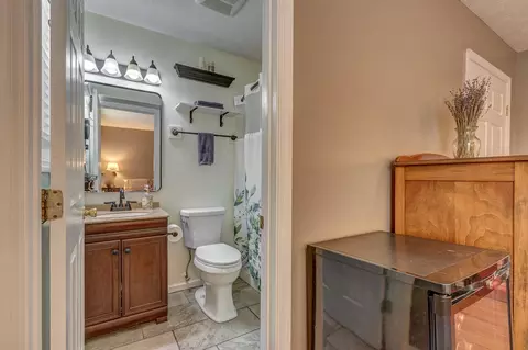 Bath - 247 Marcellus Dr, Berea, KY 40403 photo 1 of 4