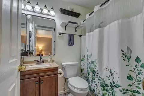 Bath - 247 Marcellus Dr, Berea, KY 40403 photo 2 of 4