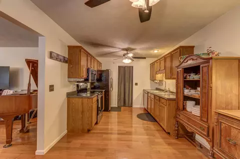 Kitchen - 247 Marcellus Dr, Berea, KY 40403 photo 2 of 7