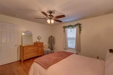 Bedroom - 247 Marcellus Dr, Berea, KY 40403 photo 11 of 12