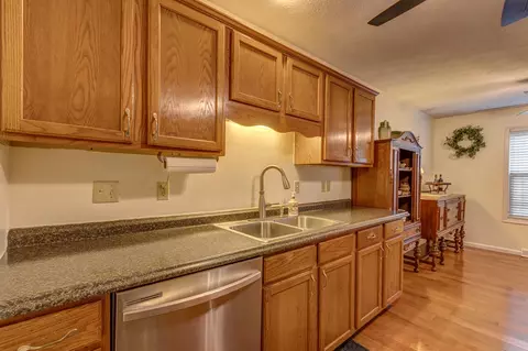 Kitchen - 247 Marcellus Dr, Berea, KY 40403 photo 4 of 7