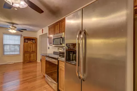 Kitchen - 247 Marcellus Dr, Berea, KY 40403 photo 5 of 7