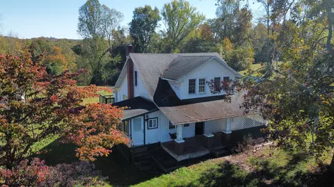 27 W Ridge Rd, Beattyville, KY 41311