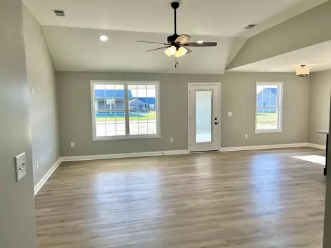 211 Brook Cv, Berea, KY 40403 photo 4