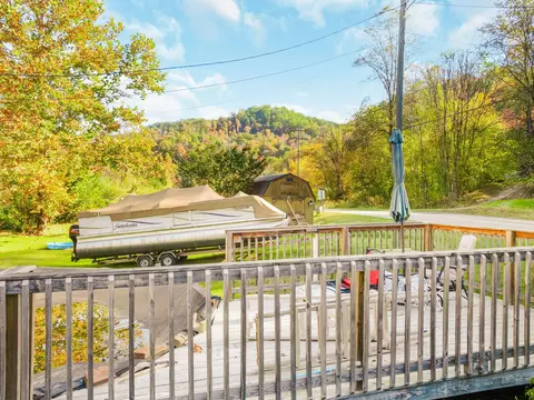 39 S Daniels Crk, Van Lear, KY 41265 photo 4
