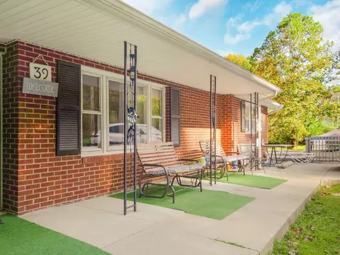 39 S Daniels Crk, Van Lear, KY 41265 photo 3