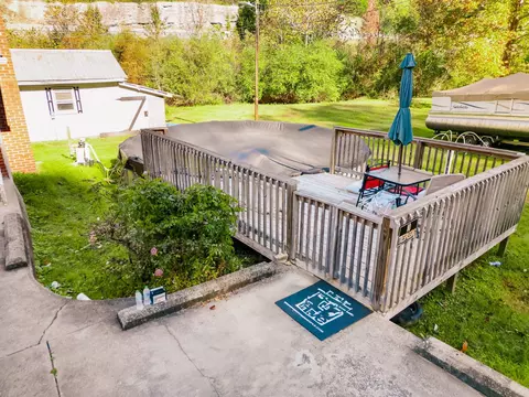 39 S Daniels Crk, Van Lear, KY 41265 photo 16