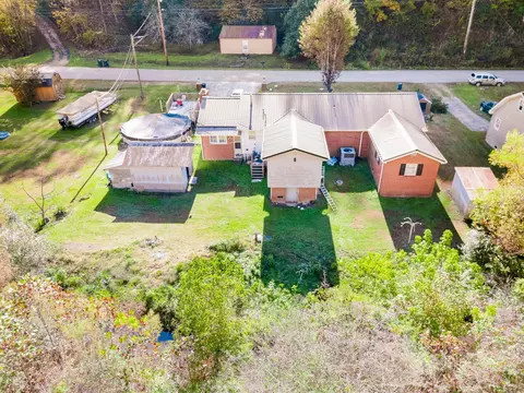 39 S Daniels Crk, Van Lear, KY 41265 photo 11