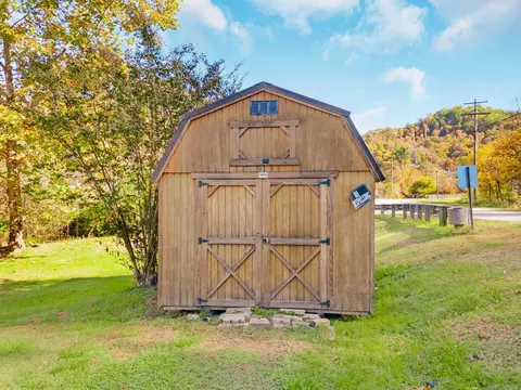 39 S Daniels Crk, Van Lear, KY 41265 photo 15