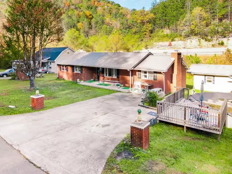 39 S Daniels Crk, Van Lear, KY 41265 photo 7