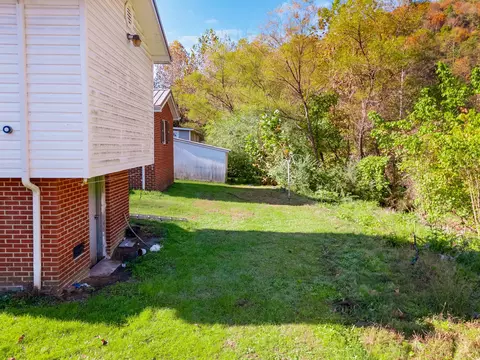 39 S Daniels Crk, Van Lear, KY 41265 photo 13