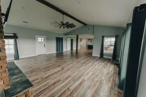 Living - 2953 Texas School Rd, Eubank, KY 42567 photo 2 of 11