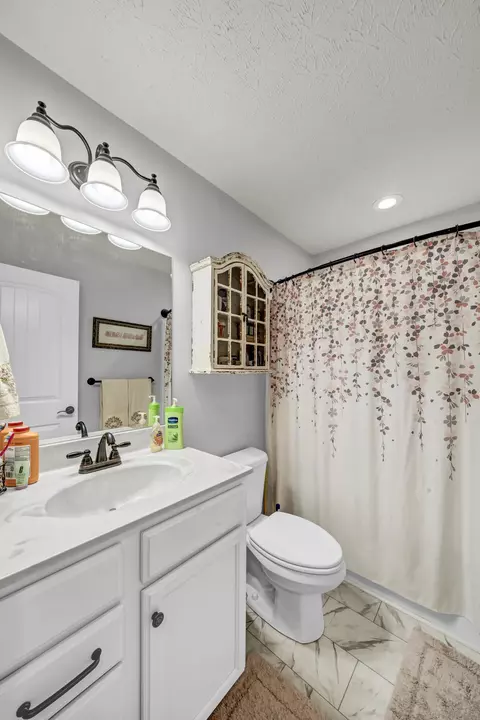Bath - 645 Northfork Dr, Berea, KY 40403 photo 3 of 4