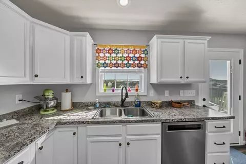 Kitchen - 645 Northfork Dr, Berea, KY 40403 photo 3 of 3