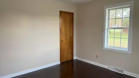 213 Oak St, Berea, KY 40403 photo 4