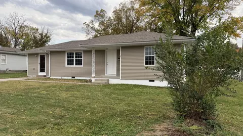 213 Oak St, Berea, KY 40403 photo 2