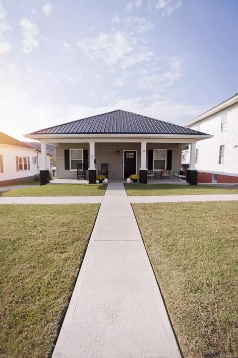 607 Elm St, Ravenna, KY 40472