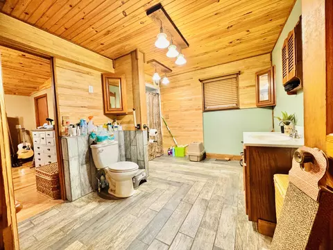Bath - 2700 Dal Rd, Williamsburg, KY 40769 photo 1 of 3